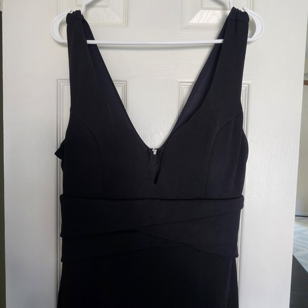 Black SleevelessV-neck Gown with Dramatic Front Leg Slit | XXL - Picture 5 of 7